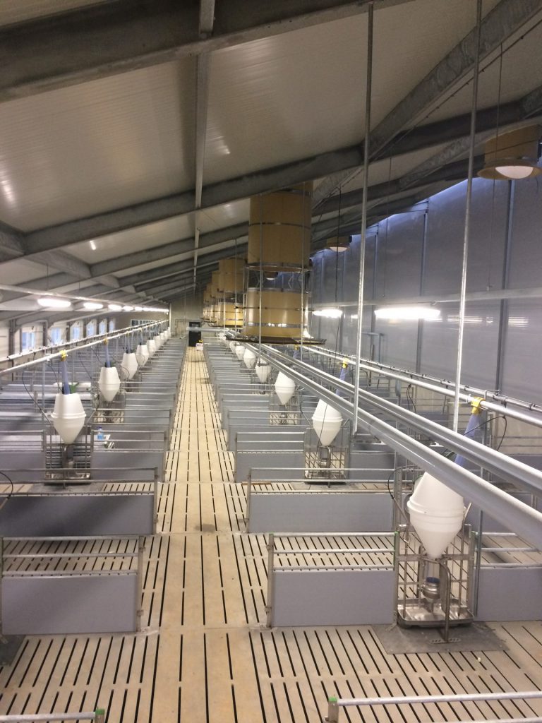 Automatic recirculation chimney
